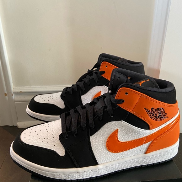 AIR JORDAN 1 MID SHATTERED BACKBOARD - Picture 7 of 14